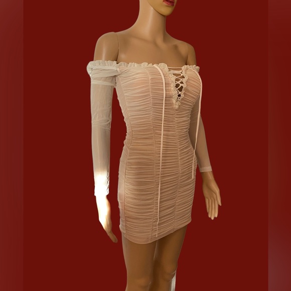 Fashion nova cream front lace up ruched dress size small - Picture 6 of 10